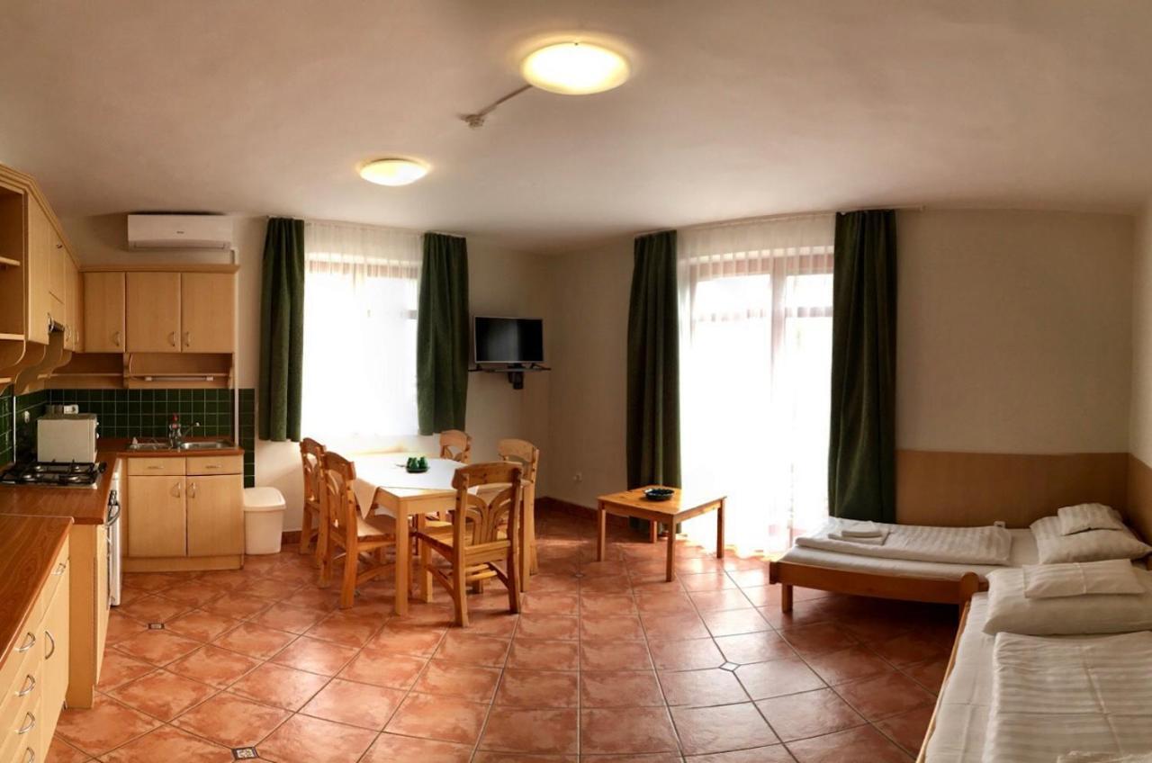 Ferto-Parti Panzio Bed & Breakfast Hegykő Eksteriør bilde